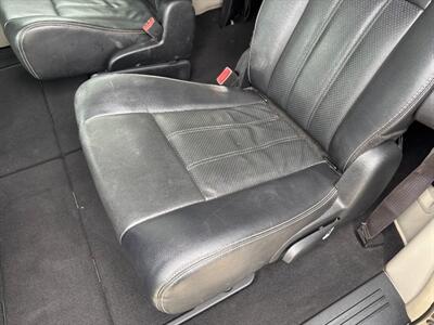 2014 Chrysler Town & Country Touring-L   - Photo 14 - Pittsburgh, PA 15226