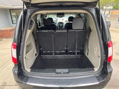 2014 Chrysler Town & Country Touring-L   - Photo 16 - Pittsburgh, PA 15226