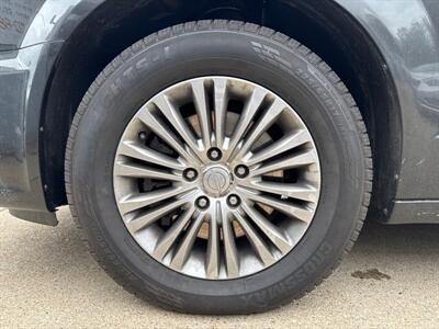 2014 Chrysler Town & Country Touring-L   - Photo 19 - Pittsburgh, PA 15226