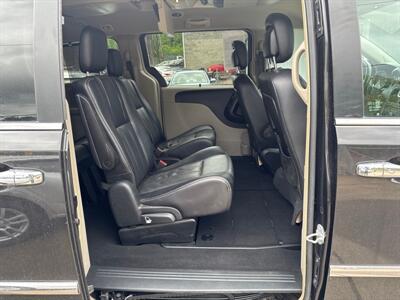 2014 Chrysler Town & Country Touring-L   - Photo 12 - Pittsburgh, PA 15226