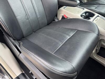 2014 Chrysler Town & Country Touring-L   - Photo 10 - Pittsburgh, PA 15226