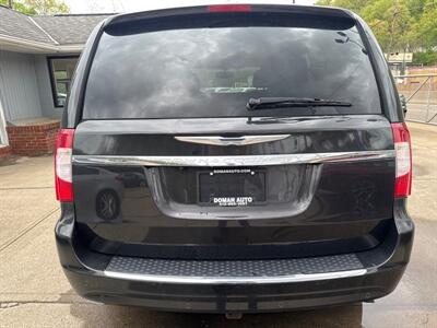 2014 Chrysler Town & Country Touring-L   - Photo 3 - Pittsburgh, PA 15226