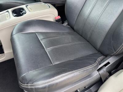 2014 Chrysler Town & Country Touring-L   - Photo 9 - Pittsburgh, PA 15226