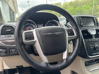 2014 Chrysler Town & Country Touring-L   - Photo 21 - Pittsburgh, PA 15226