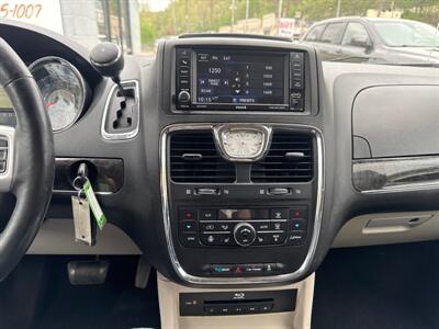 2014 Chrysler Town & Country Touring-L   - Photo 23 - Pittsburgh, PA 15226