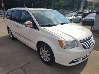 2011 Chrysler Town & Country Touring-L   - Photo 5 - Pittsburgh, PA 15226