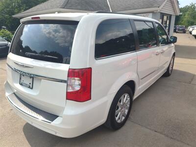 2011 Chrysler Town & Country Touring-L   - Photo 4 - Pittsburgh, PA 15226