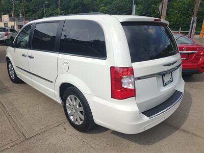 2011 Chrysler Town & Country Touring-L   - Photo 2 - Pittsburgh, PA 15226