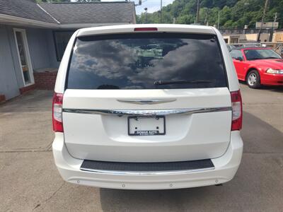 2011 Chrysler Town & Country Touring-L   - Photo 3 - Pittsburgh, PA 15226