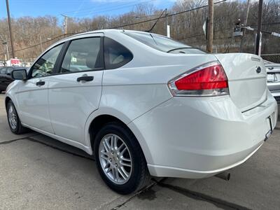2010 Ford Focus SE   - Photo 2 - Pittsburgh, PA 15226