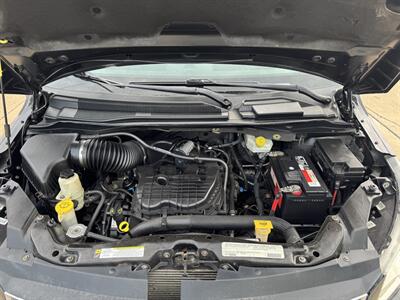 2012 Volkswagen Routan SEL   - Photo 22 - Pittsburgh, PA 15226