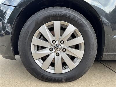 2012 Volkswagen Routan SEL   - Photo 25 - Pittsburgh, PA 15226