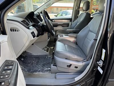 2012 Volkswagen Routan SEL   - Photo 6 - Pittsburgh, PA 15226