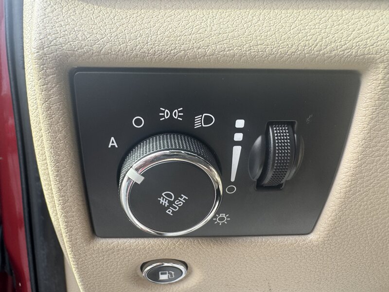 2015 Jeep Grand Cherokee Limited - Photo 14 - Hayes, VA 23072