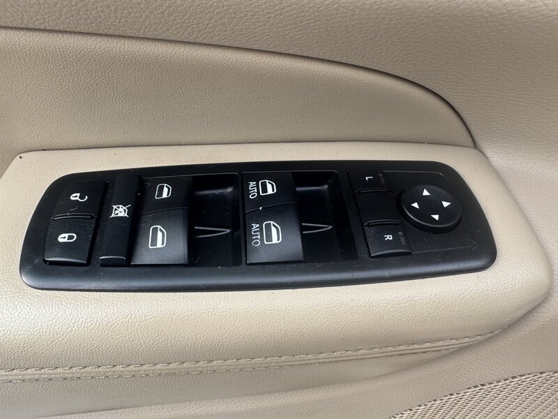 2015 Jeep Grand Cherokee Limited - Photo 13 - Hayes, VA 23072