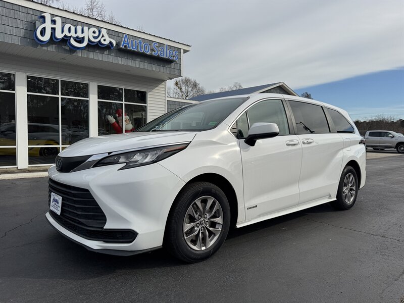2021 Toyota Sienna LE