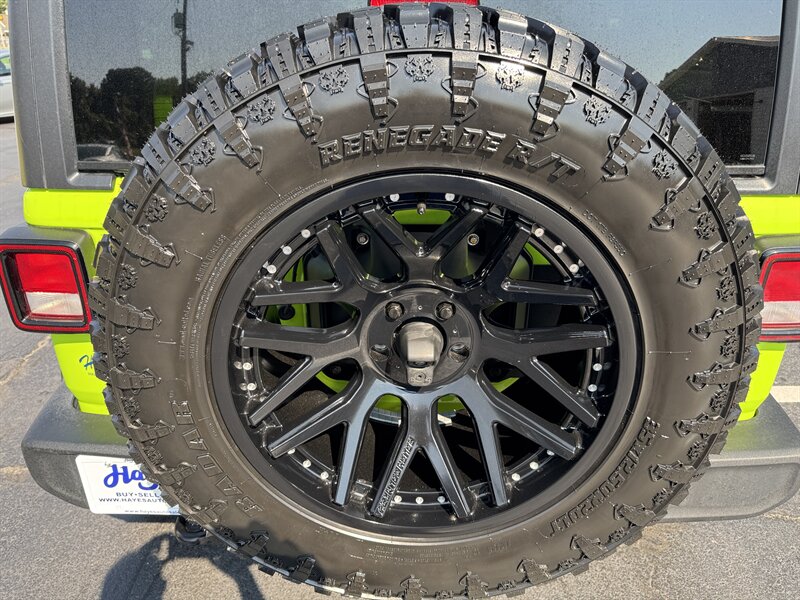 2021 Jeep Wrangler Sport S Rough Country Lift BRAND NEW 35s and Rims - Photo 15 - Hayes, VA 23072