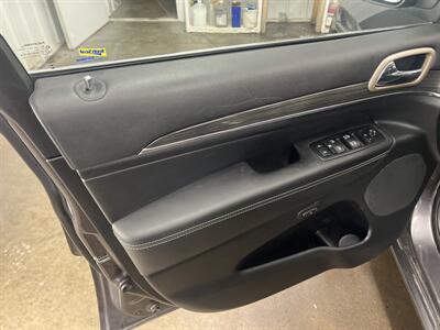 2015 Jeep Grand Cherokee Overland   - Photo 5 - Monticello, IN 47960