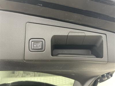 2018 Cadillac XT5 Premium Luxury   - Photo 9 - Monticello, IN 47960