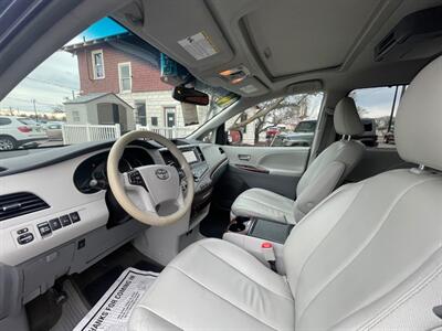 2014 Toyota Sienna XLE 8-Passenger   - Photo 6 - Boise, ID 83704