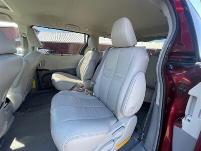 2011 Toyota Sienna XLE 7-Passenger Auto Access Seat   - Photo 9 - Nampa, ID 83651