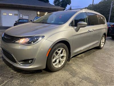 2017 Chrysler Pacifica Touring-L   - Photo 1 - Pittsburgh, PA 15226