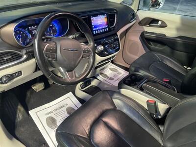 2017 Chrysler Pacifica Touring-L   - Photo 15 - Pittsburgh, PA 15226