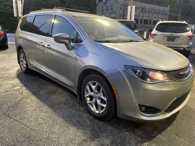 2017 Chrysler Pacifica Touring-L   - Photo 3 - Pittsburgh, PA 15226