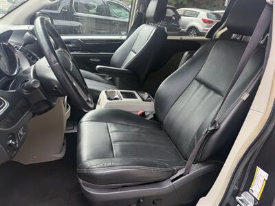 2015 Chrysler Town & Country Touring - Photo 14 - Pittsburgh, PA 15226