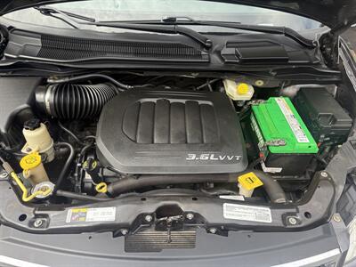 2015 Chrysler Town & Country Touring - Photo 9 - Pittsburgh, PA 15226