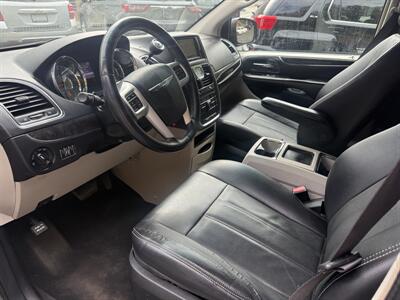 2015 Chrysler Town & Country Touring - Photo 16 - Pittsburgh, PA 15226