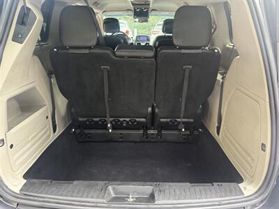 2015 Chrysler Town & Country Touring - Photo 29 - Pittsburgh, PA 15226