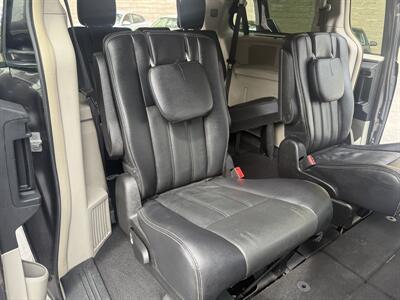 2015 Chrysler Town & Country Touring - Photo 26 - Pittsburgh, PA 15226