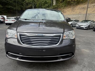 2015 Chrysler Town & Country Touring - Photo 4 - Pittsburgh, PA 15226