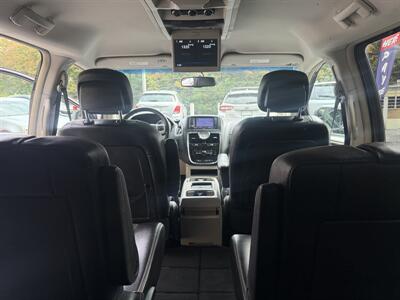 2015 Chrysler Town & Country Touring - Photo 28 - Pittsburgh, PA 15226
