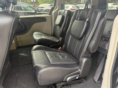 2015 Chrysler Town & Country Touring - Photo 25 - Pittsburgh, PA 15226