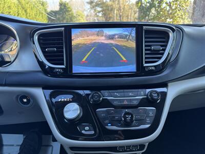 2021 Chrysler Pacifica Touring L - Photo 13 - Loganville, GA 30052
