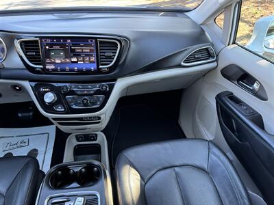 2021 Chrysler Pacifica Touring L - Photo 15 - Loganville, GA 30052