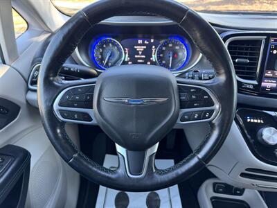 2021 Chrysler Pacifica Touring L - Photo 10 - Loganville, GA 30052