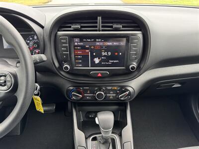 2022 Kia Soul LX   - Photo 14 - Loganville, GA 30052