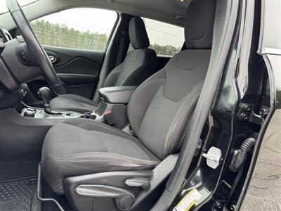 2019 Jeep Cherokee Latitude   - Photo 9 - Loganville, GA 30052