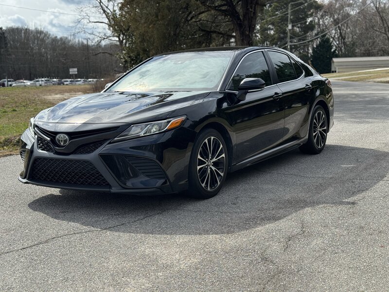 2018 Toyota Camry SE   - Photo 1 - Loganville, GA 30052