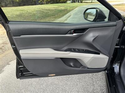 2018 Toyota Camry SE   - Photo 8 - Loganville, GA 30052
