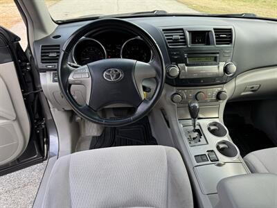 2010 Toyota Highlander   - Photo 10 - Loganville, GA 30052
