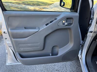 2016 Nissan Frontier SV V6   - Photo 8 - Loganville, GA 30052