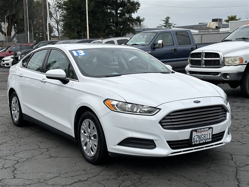 The 2013 Ford Fusion S photos