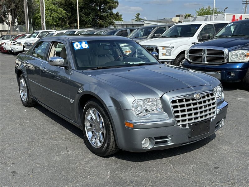 The 2006 Chrysler 300 C photos