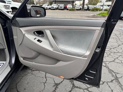 2009 Toyota Camry LE V6 - Photo 10 - Sacramento, CA 95821
