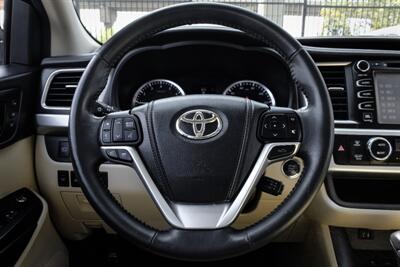 2015 Toyota Highlander Limited Platinum V6   - Photo 13 - Dallas, TX 75220