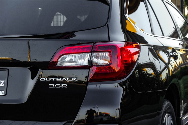 2019 Subaru Outback 3.6R Touring photo